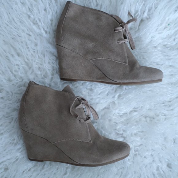 Boots - Picture 1 of 9